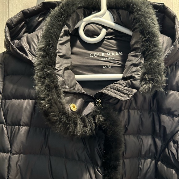 Cole Hahn black puffer jacket size M. Like new. - Picture 4 of 4